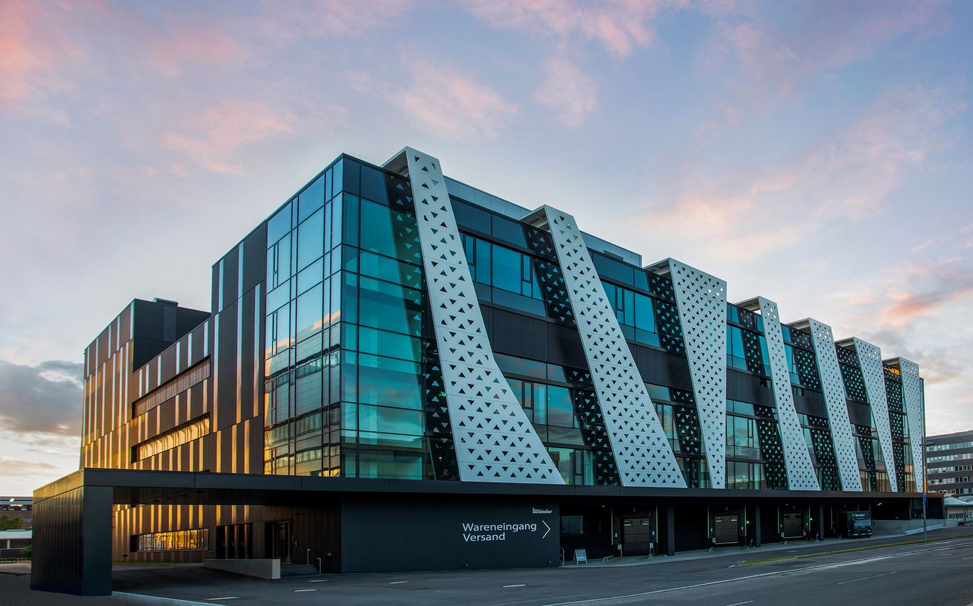 Lager als Herzstück: Das Stammwerk des Unternehmens Franz Binder ist als vertikale Fabrik konzipiert. 