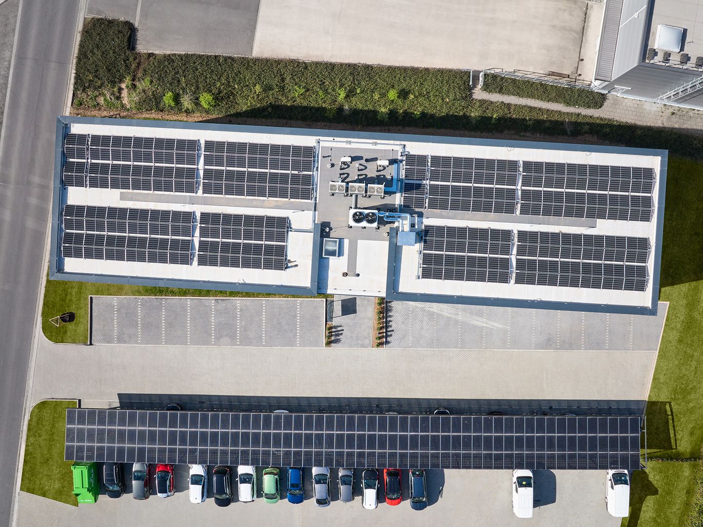 Das neue Gebäude von Solarparc erfüllt die Anforderungen des Gebäudeenergiegesetzes 2023.