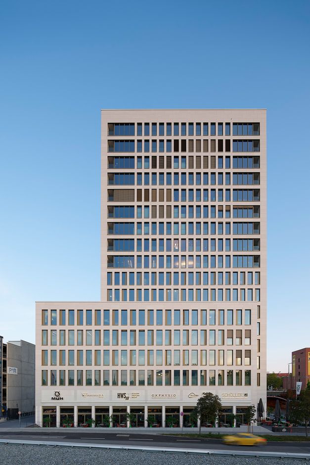 Das Hochhaus „Stuttgarter Tor“ bietet auf 70 Metern Höhe und 16 Etagen unterschiedliche Nutzungskonzepte.